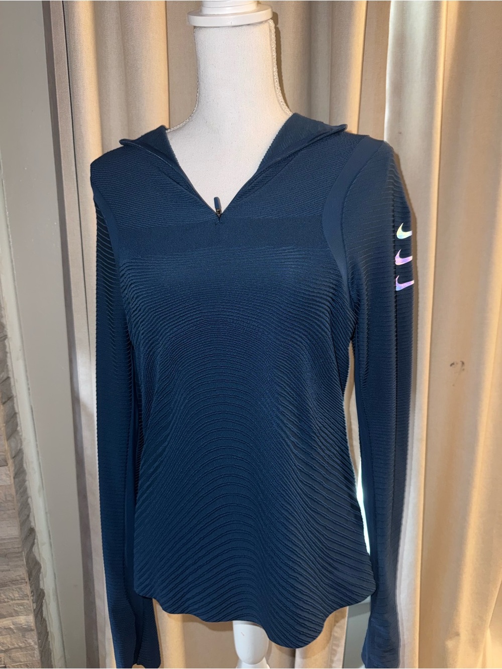 Nike Womenโs Navy Long-Sleeve Hooded Dress with Pastel Swooshes